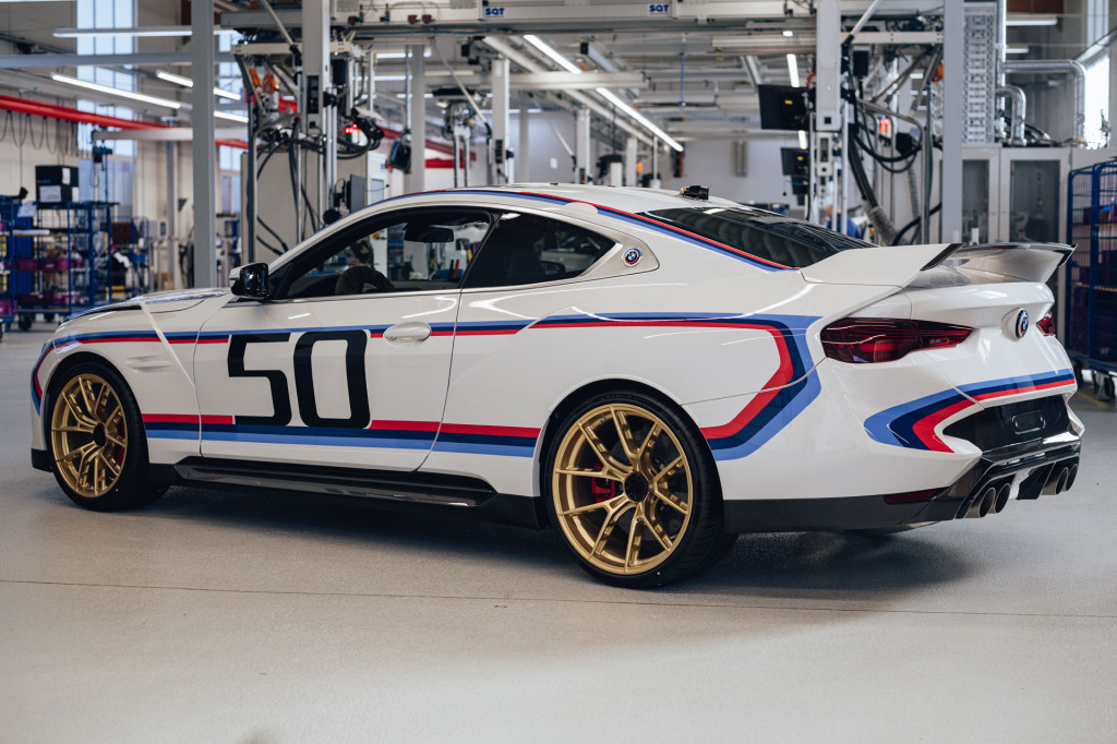 Produksi BMW 3.0 CSL modern di Dingolfing, Jerman