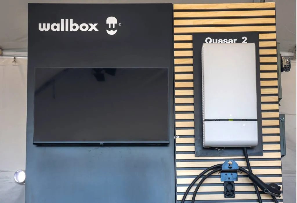 Wallbox Quasar 2 with Kia EV9