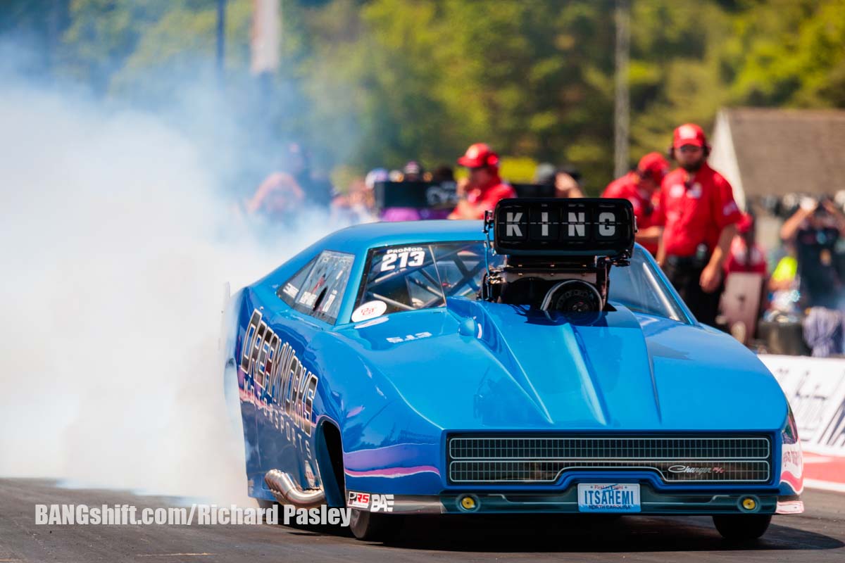 Liputan Foto NHRA New England Nationals: Lebih banyak lagi bahan bakar terbaik, mobil lucu, stok profesional, dan foto pit dari acara nasional yang terjual habis ini!