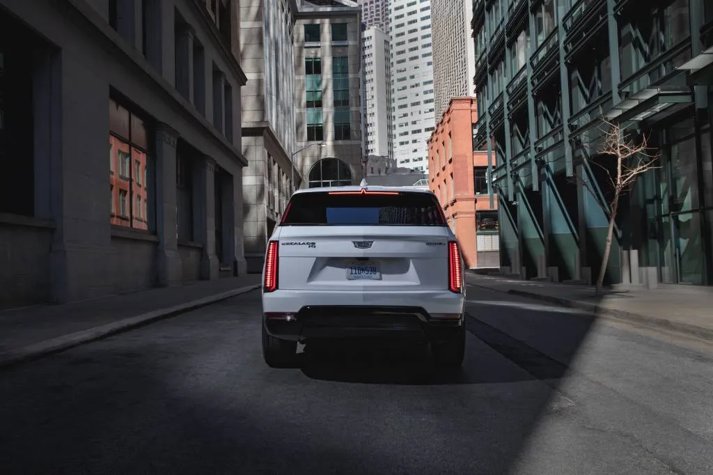 2025 Cadillac Escalade IQ test ilmuhangat review