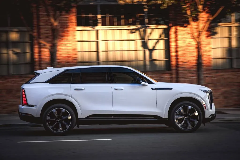 2025 Cadillac Escalade IQ test ilmuhangat review