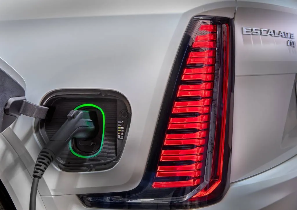 2025 Cadillac Escalade IQ test ilmuhangat review