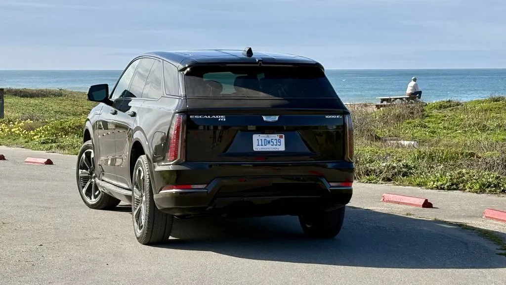 2025 Cadillac Escalade IQ test ilmuhangat review
