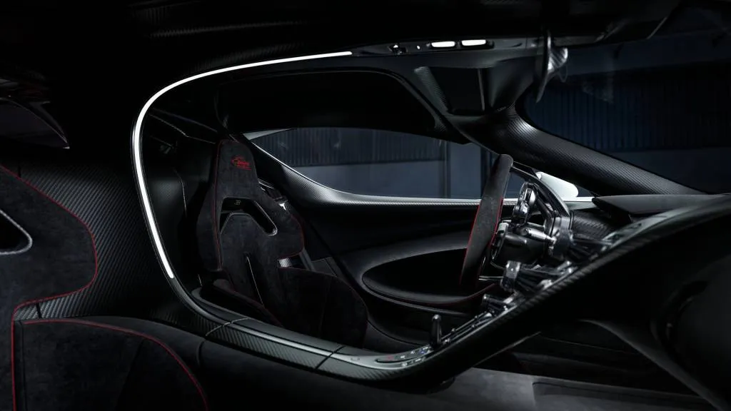 Bugatti Tourbillon dengan paket équipe pur sang