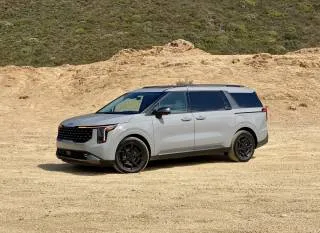 Kia Karnaval Hibrida 2025