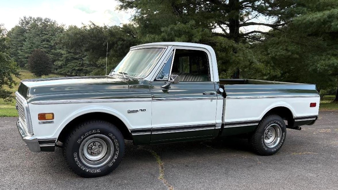 Pilihan Hari Ini: Chevrolet C10 Custom Deluxe Fleetside 1972